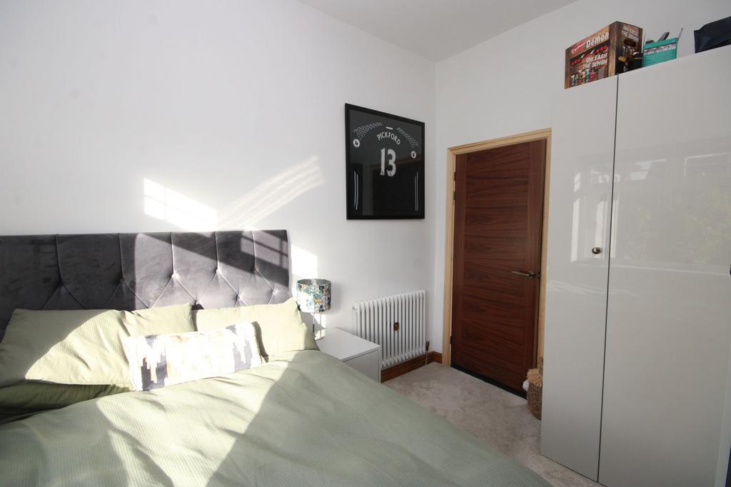 Bedroom 2 (Side)