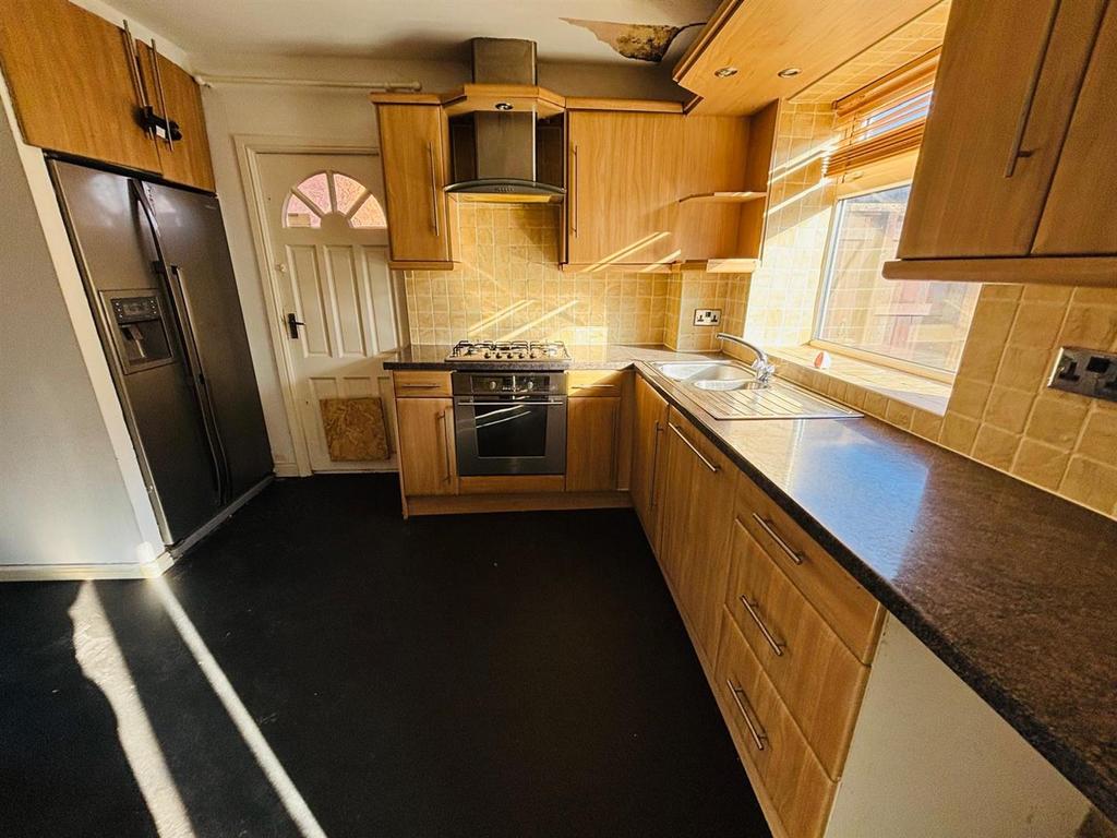 Kitchen: