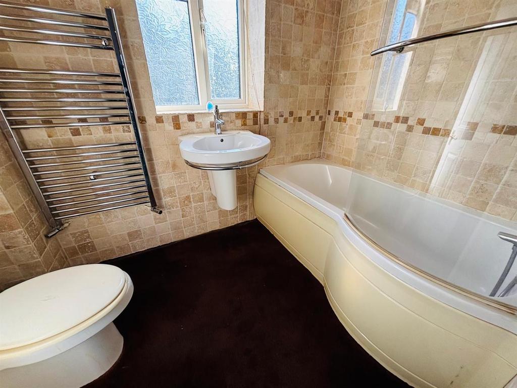 Bathroom / WC: