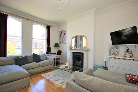 2 bedroom flat to rent, Finsbury Park Road, London N4
