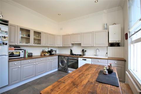 2 bedroom flat to rent, Finsbury Park Road, London N4