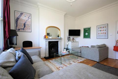2 bedroom flat to rent, Finsbury Park Road, London N4