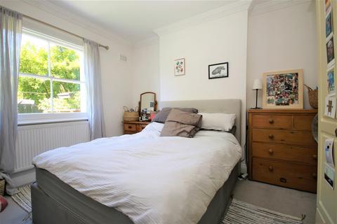 2 bedroom flat to rent, Finsbury Park Road, London N4