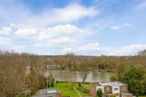 2 bedroom flat for sale, Hamble Court, 1 Broom Park, Teddington TW11