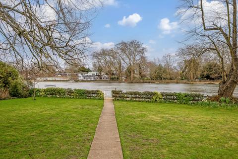 2 bedroom flat for sale, Hamble Court, 1 Broom Park, Teddington TW11