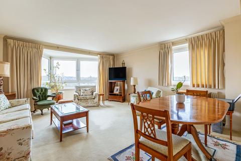 2 bedroom flat for sale, Hamble Court, 1 Broom Park, Teddington TW11