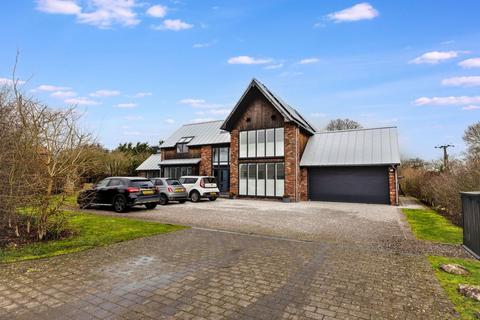4 bedroom detached house for sale, Heath Road, St Osyth CO16