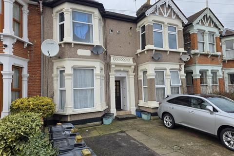 1 bedroom flat for sale, Kensington Gardens, Ilford, IG1
