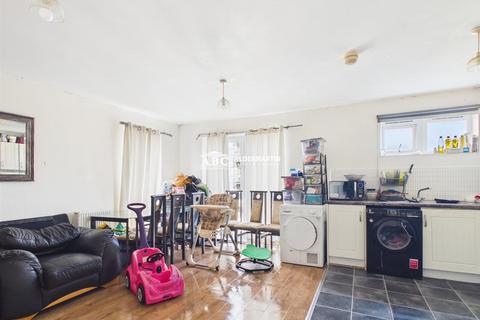 2 bedroom flat for sale, Cameron Crescent, Edgware