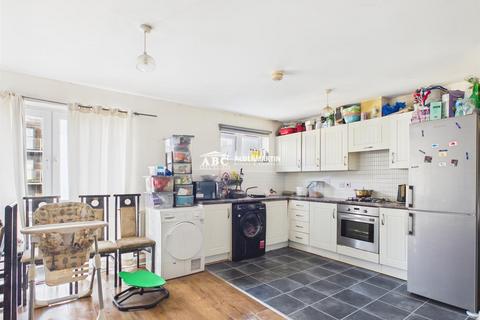 2 bedroom flat for sale, Cameron Crescent, Edgware