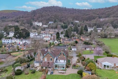 4 bedroom semi-detached house for sale, Woodfarm Road, Malvern, WR14