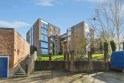 3 bedroom flat for sale, Paddockhall Road, Haywards Heath