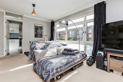 3 bedroom flat for sale, Paddockhall Road, Haywards Heath