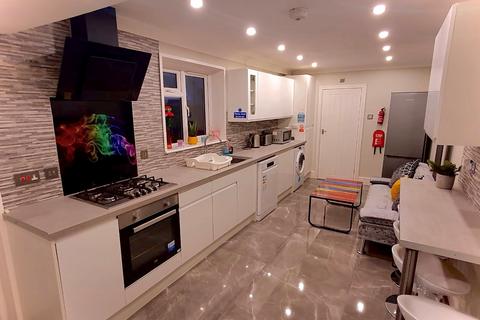 5 bedroom terraced house to rent, Fraser Road, PO5