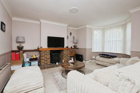 1 bedroom ground floor flat for sale, Ceylon Place, Eastbourne