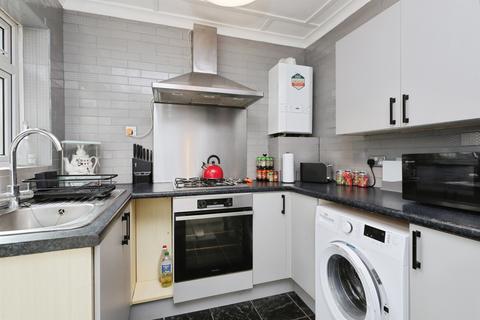 1 bedroom ground floor flat for sale, Ceylon Place, Eastbourne