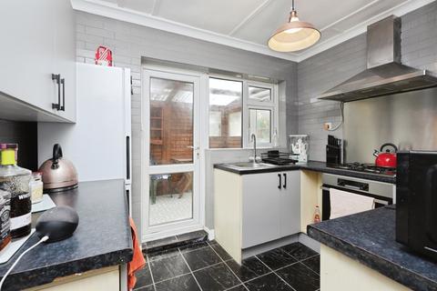 1 bedroom ground floor flat for sale, Ceylon Place, Eastbourne