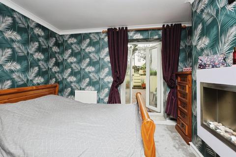 1 bedroom ground floor flat for sale, Ceylon Place, Eastbourne