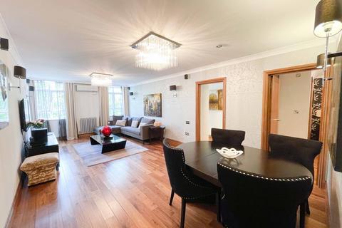 3 bedroom flat to rent, Lancaster Gate, London W2