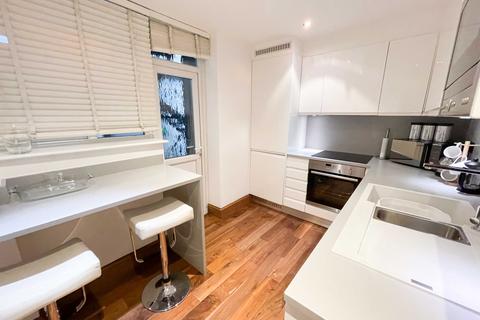 3 bedroom flat to rent, Lancaster Gate, London W2