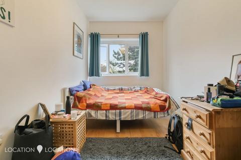 undefined, Downs Road, London, E5
