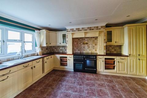 4 bedroom detached bungalow for sale, High Street, Helpringham, Sleaford
