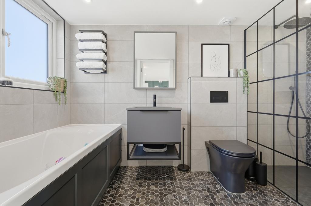 En Suite Bathroom