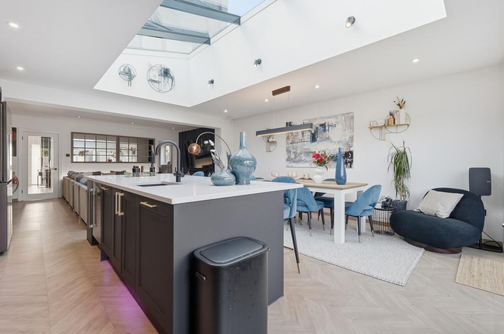 Open Plan Kitchen 4