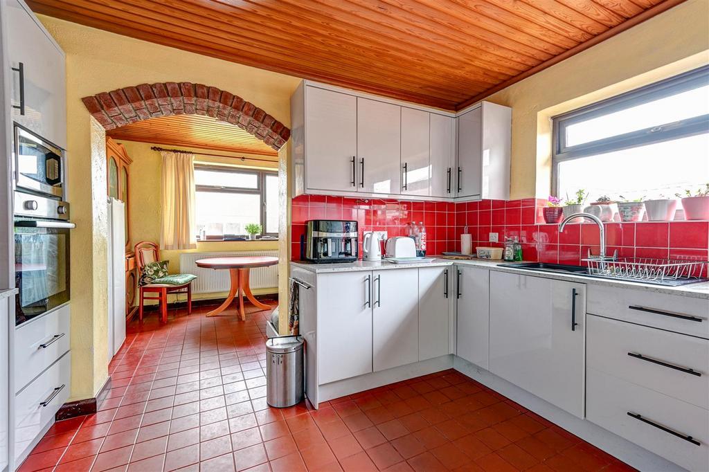 Kitchen 1.jpg