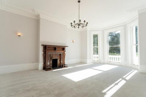 2 bedroom flat to rent, Augusta Gardens, Folkestone CT20