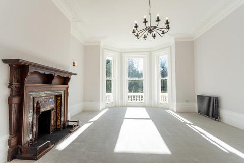 2 bedroom flat to rent, Augusta Gardens, Folkestone CT20