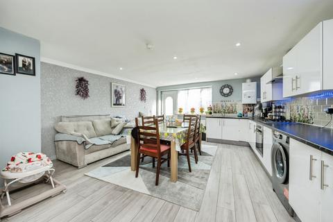 3 bedroom end of terrace house for sale, Commercial Road, Bedford