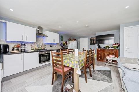 3 bedroom end of terrace house for sale, Commercial Road, Bedford