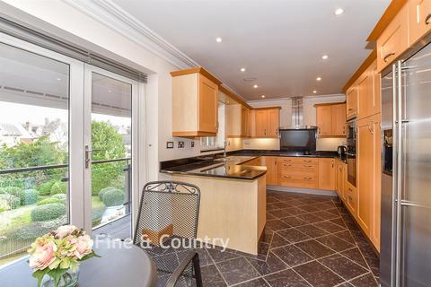 3 bedroom flat for sale, Willow Lodge, Tunbridge Wells TN4