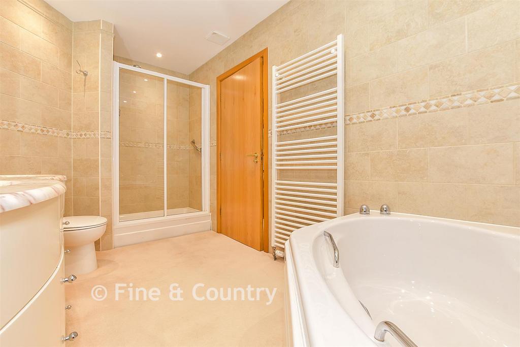 En-Suite Bathroom