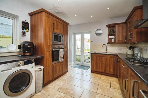 3 bedroom semi-detached house for sale, Chickerell Road, Weymouth