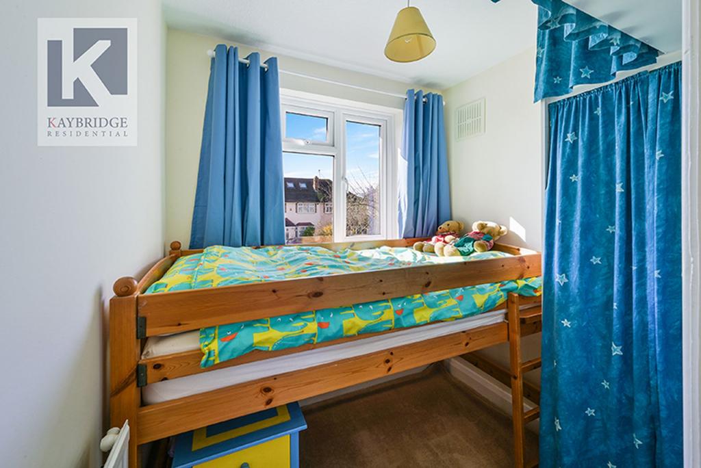 Oakhurst Road, Epsom - KT19 9 SF