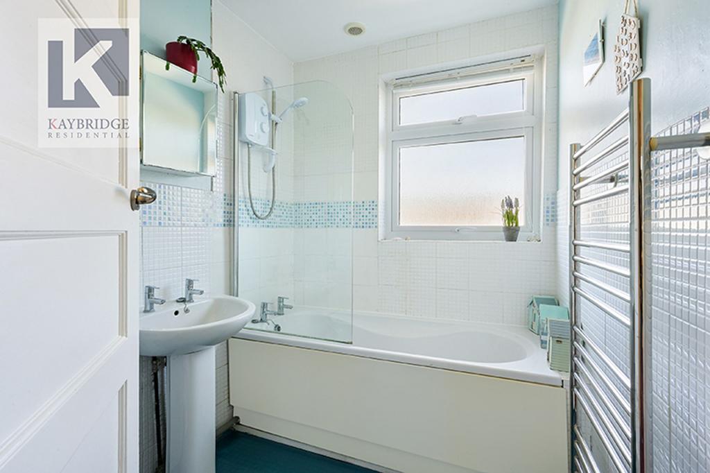 Oakhurst Road, Epsom - KT19 9 SF
