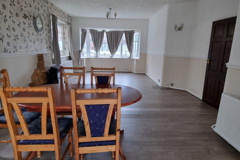 4 bedroom detached bungalow for sale, Melton Avenue, Leicester, LE4