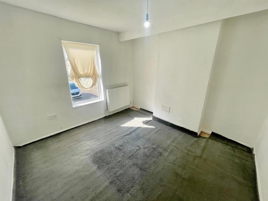 Bedroom 1.jpg