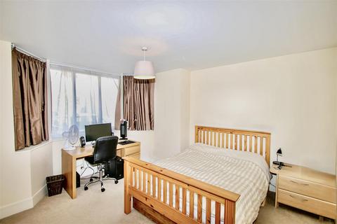 undefined, College Road, Woking
