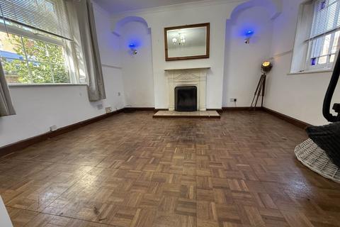 undefined, Bread Street, Warminster, Wiltshire