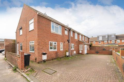 undefined, Northfield Road, Heston, Hounslow, TW5
