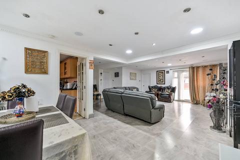 undefined, Northfield Road, Heston, Hounslow, TW5