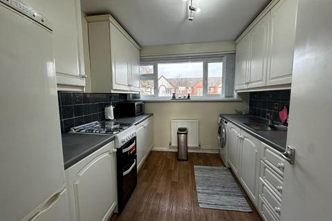 2 bedroom house to rent, Linkway Gardens, Leicester LE3