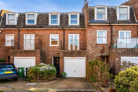 4 bedroom townhouse for sale, Marine Court, Southsea