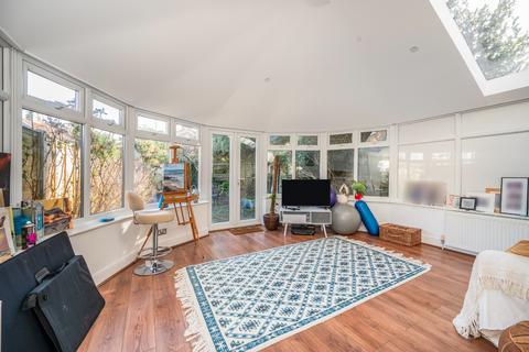 4 bedroom townhouse for sale, Marine Court, Southsea