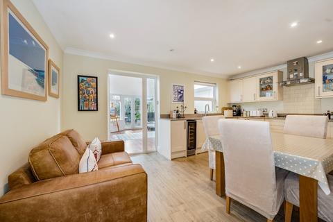 4 bedroom townhouse for sale, Marine Court, Southsea