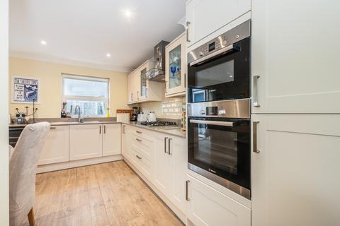 4 bedroom townhouse for sale, Marine Court, Southsea