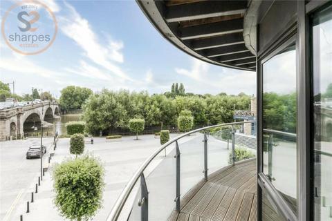 undefined, Kew Bridge Road, Brentford, Greater London